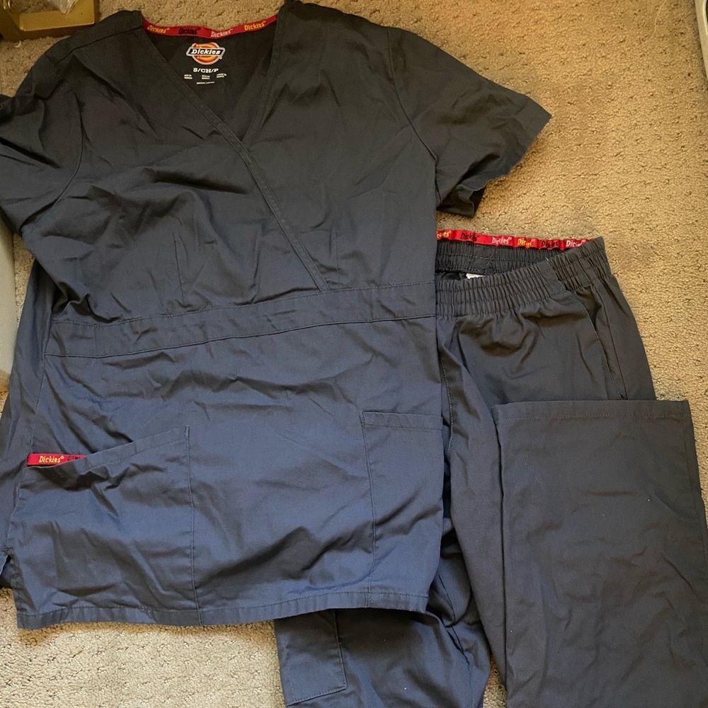 Dickies scrub set. In grey